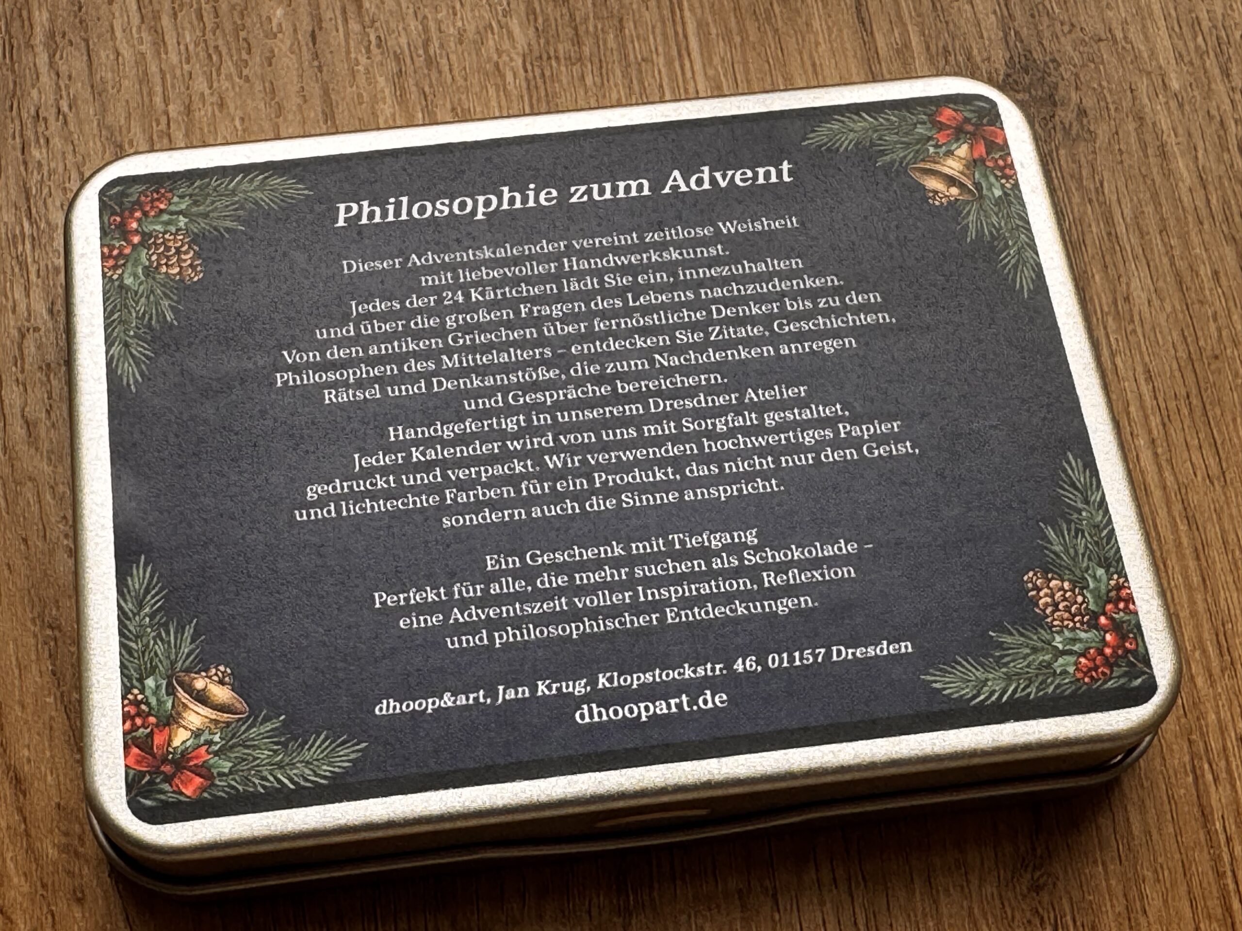 dhoop&art Dresden - Philosophischer Adventskalender 2025 - Rückansicht Verpackung